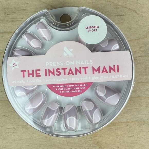 Olive & June The Instant Mani SHORT SWIRL DESIGN PINK Press On FREE SHIP - Picture 1 of 2